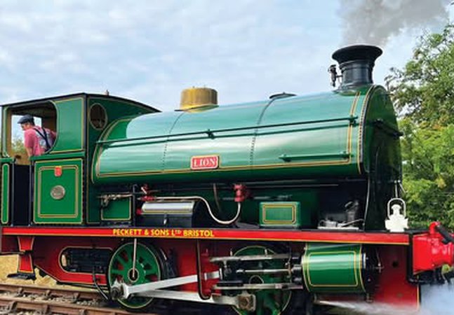 Lion Locomotive in Green