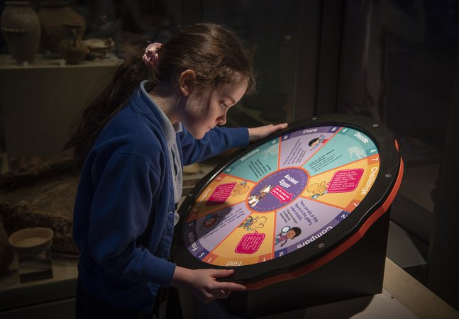 Gallery spinner