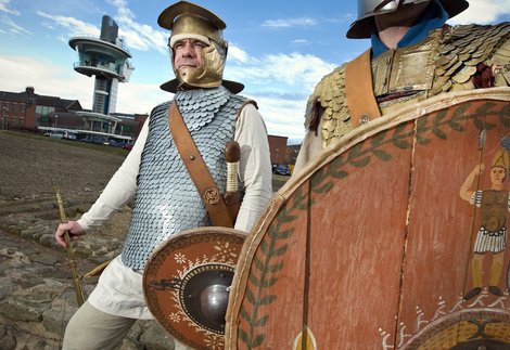 Two Roman soldiers in armour