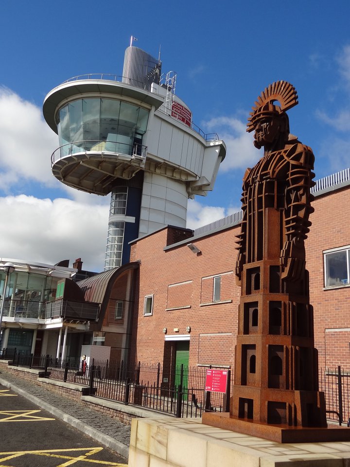 Viewing tower and sculpture at Segedunum