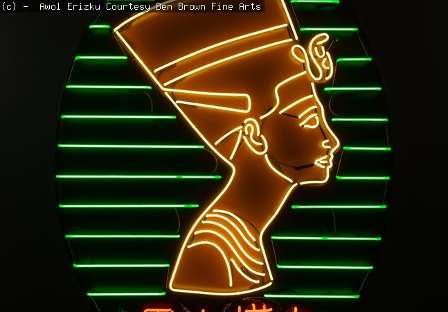 A photograph of a neon sign, depicting Nefiriti (queen of Egypt)