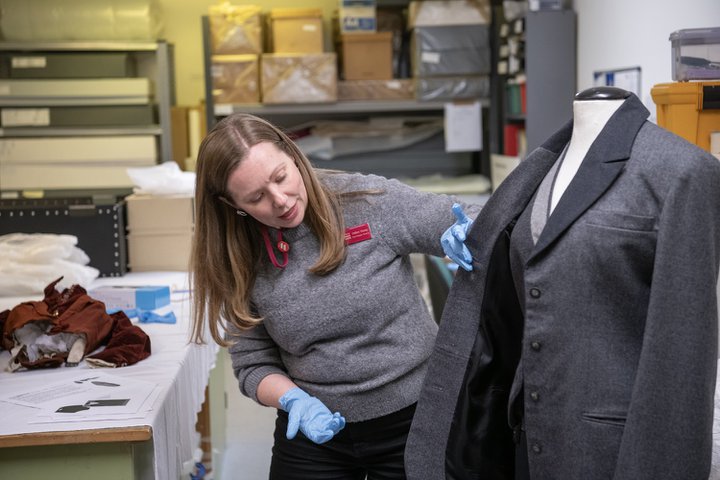 in the Costume Stores with HElen