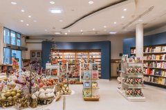 laing gift shop with christmas items