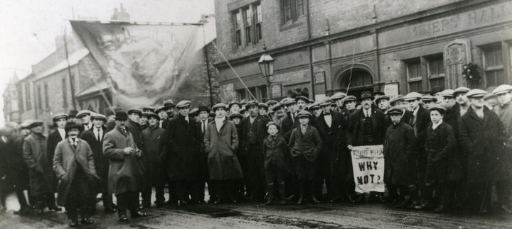 photo,1926 men and boys outside Boldon Colliery lodge during General Strike