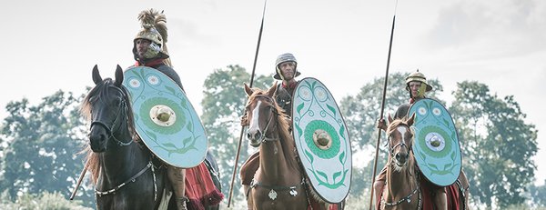 Roman cavalry with shields and lances