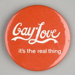 Button badge from 2005 with Gay Love slogan