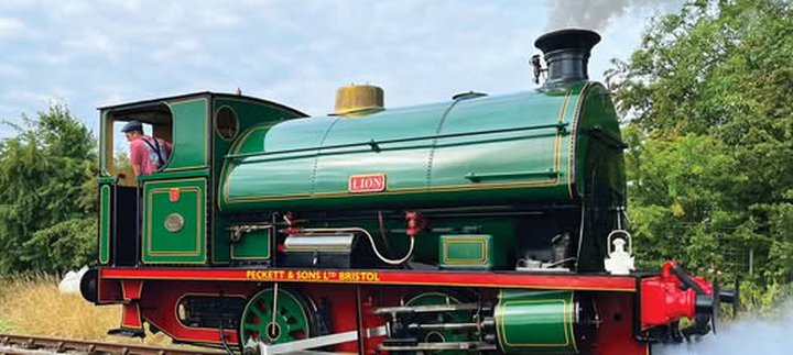 Lion Locomotive in Green