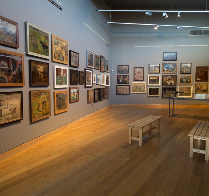 Gallery with paintings on the wall 