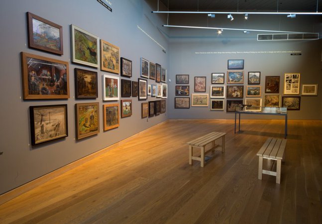 Gallery with paintings on the wall 