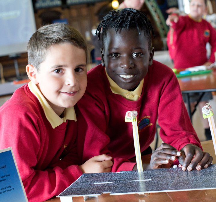 Children at Discovery Museum