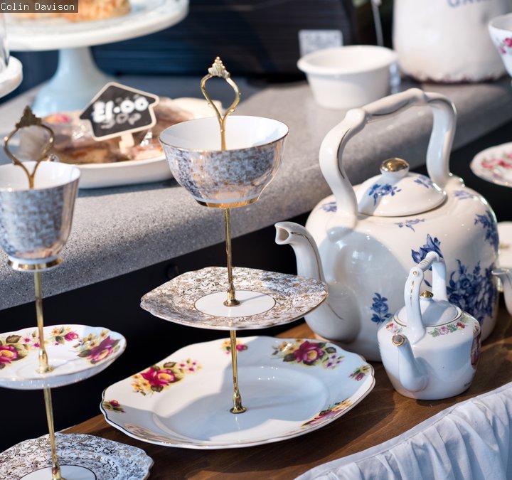 cake stands and tea pots