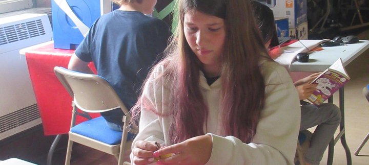 Summer school 11-16 - girls builds car