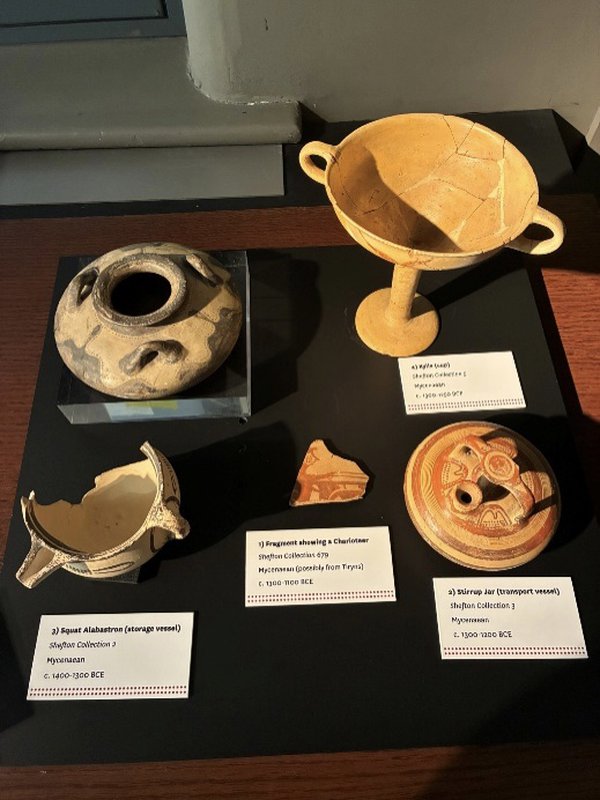 Two different arrangements of the artefacts during the installation of the exhibition Two different arrangements of the artefacts during the installation of the exhibition