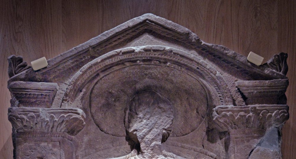 Regina tombstone niche detail