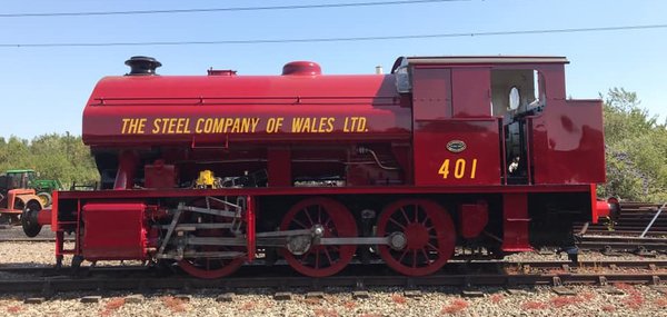 Red steam locomotive 401 Red steam locomotive 401