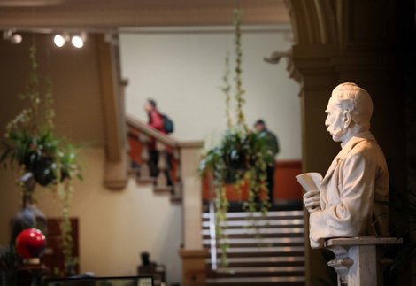 In the foreground is a statue of Alexander Laing, visitors are climbing the stairs in the background