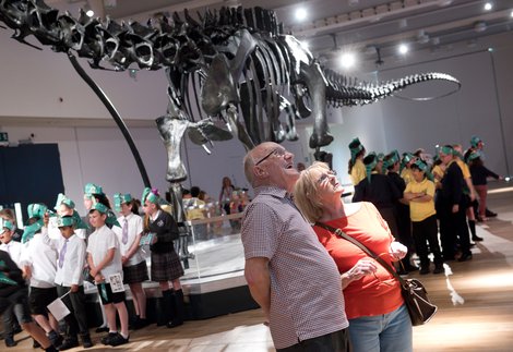 Schoolchildren at Dippy exhibition