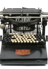 A typewriter dating from 1882 