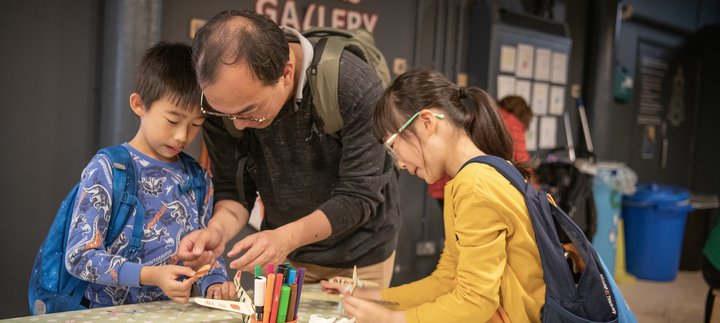 Family building together 