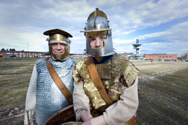 two Roman soldiers