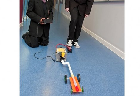 discovery Rocket Car Racers - Forces in motion