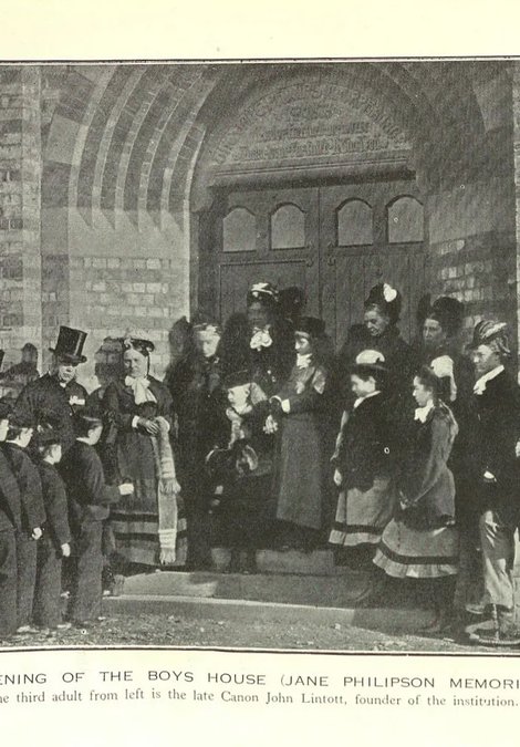 Photos of the opening of the boys house