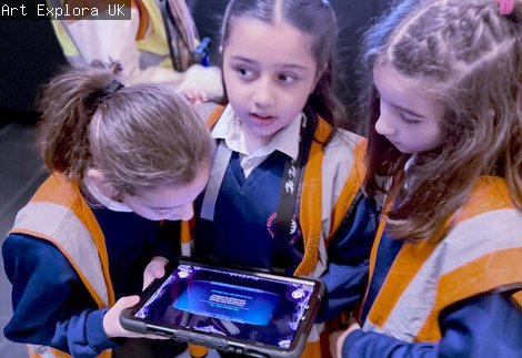 Children with tablet