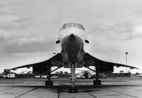 Black and white photo of Concorde in the 1980s Airport