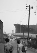 Christ Killip, Shipyard workers looking at the Everett F Wells, Wallsend