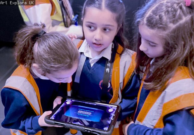 Children with tablet