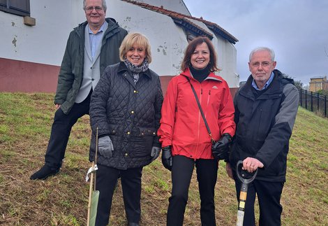 Planting ceremony attended by Bill Griffiths, North East Museums and Vice Chair of the Hadrian's Wall Management Board, Mary Glindon MP, , Karen Clark  Elected Mayor of North Tyneside, Ken Hutchinson, Friends of Segedunum