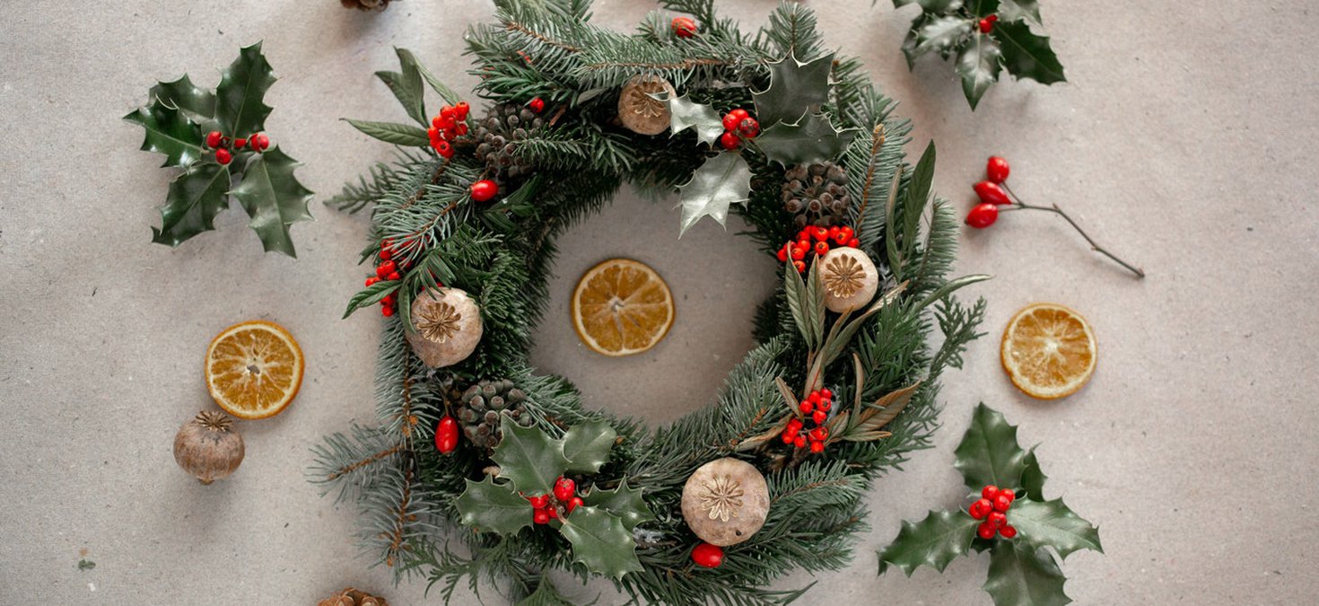Holly wreath 