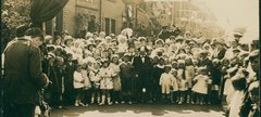 people gather in Wallsend post WWI