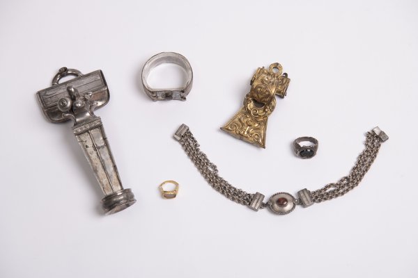 Two brooches, two rings and a bracelet.