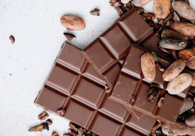Chunks of chocoalate and cacao beans laid out
