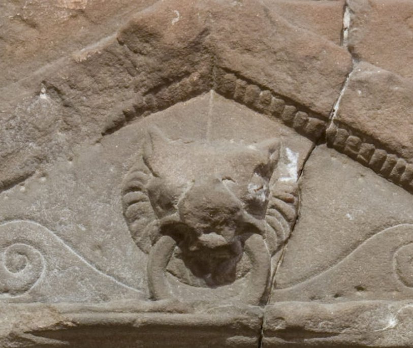 Victor tombstone, lion detail