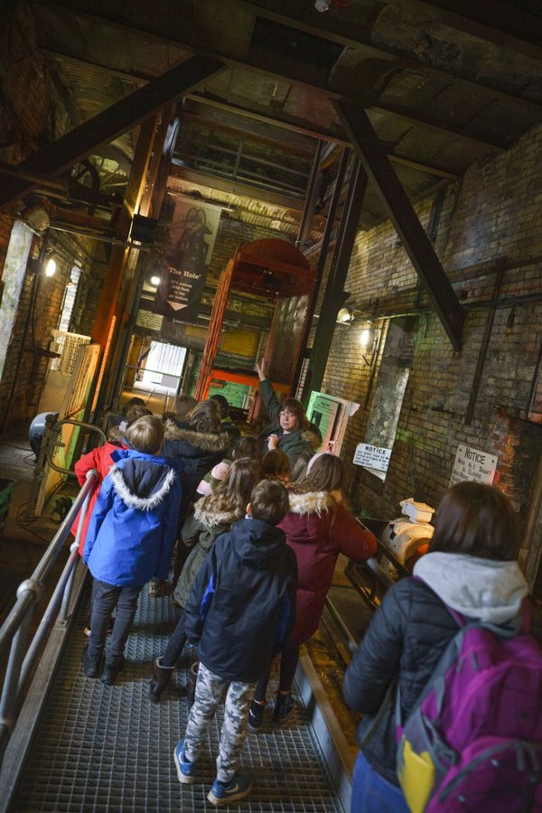 Class of primary school children on tour of Woodhorn pit