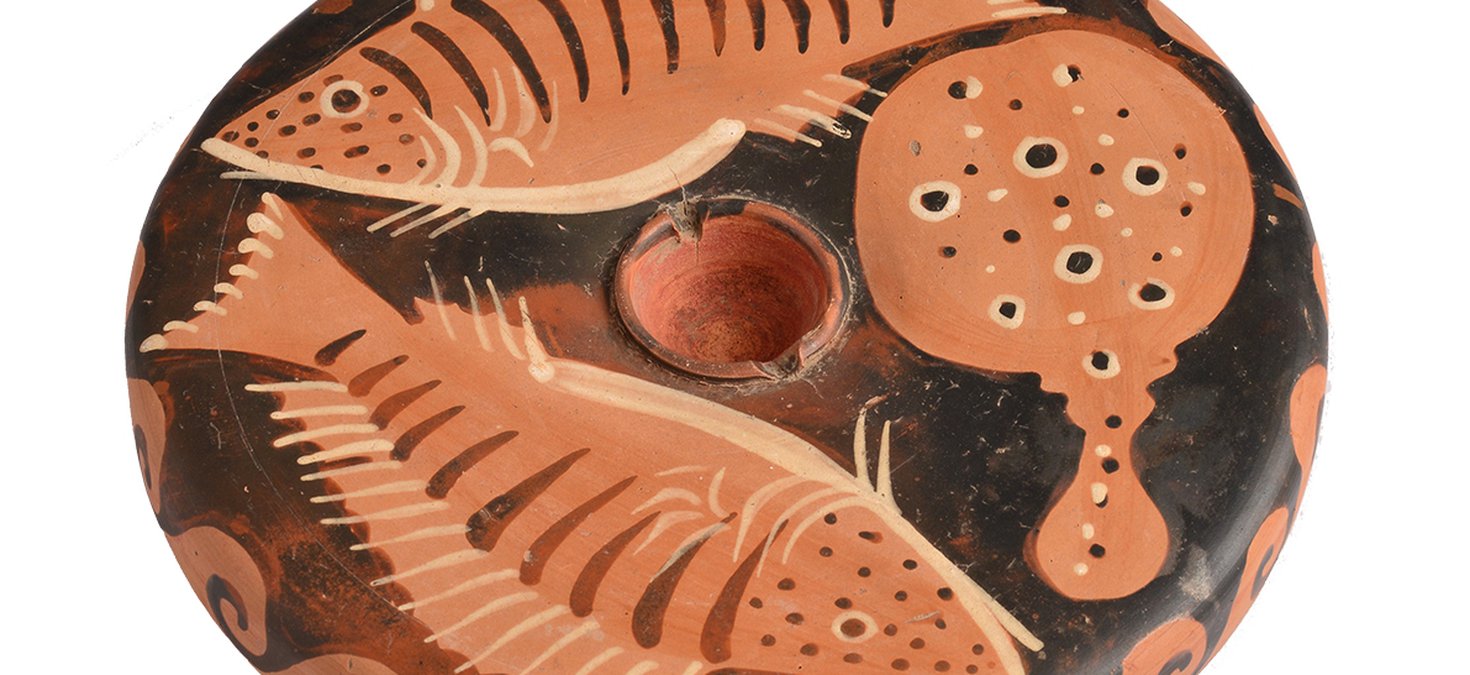 Fish-plate from Southern Italy depicting two bream and a torpedo fish 