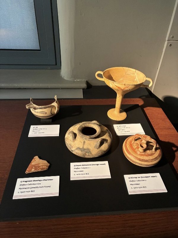 Two different arrangements of the artefacts during the installation of the exhibition Two different arrangements of the artefacts during the installation of the exhibition