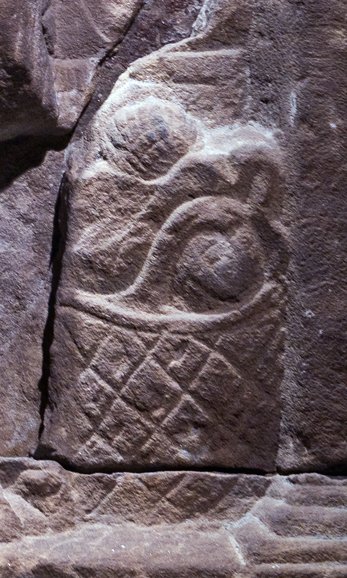 Regina tombstone basket detail